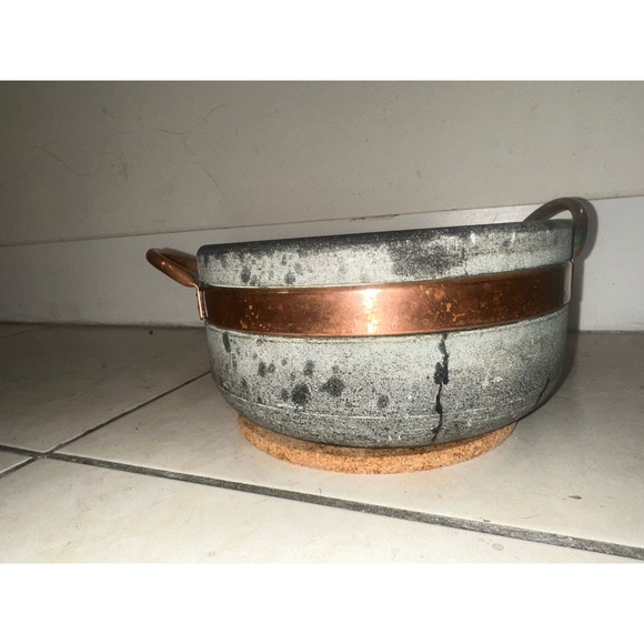 Naturstone Brazilian Soapstone pot‎ Large Copper Handle Band - Picture 5 of 9